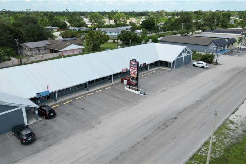 Propiedad comercial en alquiler en Port Charlotte, Florida, 211.82 m2 № 1853888 - foto 3