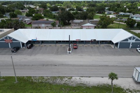 Propiedad comercial en alquiler en Port Charlotte, Florida, 211.82 m2 № 1853888 - foto 2