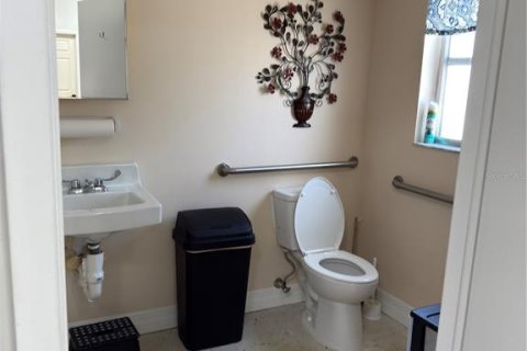 Propiedad comercial en alquiler en Port Charlotte, Florida, 211.82 m2 № 1853888 - foto 9