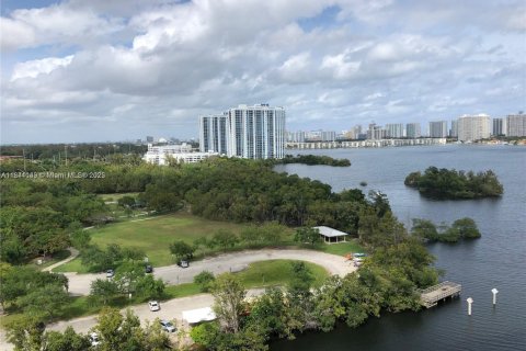 Condominio en venta en North Miami Beach, Florida, 2 dormitorios, 103.59 m2 № 2088532 - foto 14