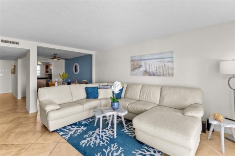 Copropriété à vendre à Saint Petersburg, Floride: 2 chambres, 97.83 m2 № 2201527 - photo 14
