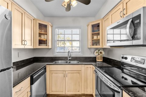 Copropriété à vendre à Saint Petersburg, Floride: 2 chambres, 97.83 m2 № 2201527 - photo 9