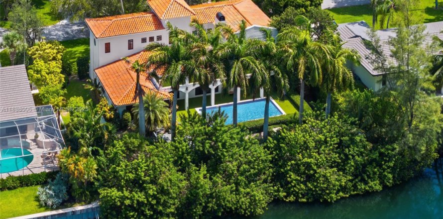 Villa ou maison à Coral Gables, Floride 4 chambres, 338.07 m2 № 1850367