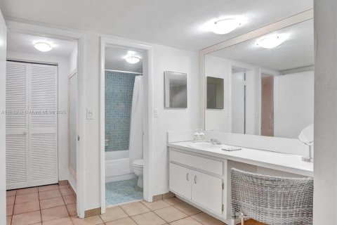 Condo in Coral Gables, Florida, 2 bedrooms  № 1775281 - photo 14