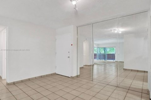Condo in Coral Gables, Florida, 2 bedrooms  № 1775281 - photo 16