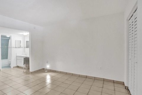 Condo in Coral Gables, Florida, 2 bedrooms  № 1775281 - photo 13