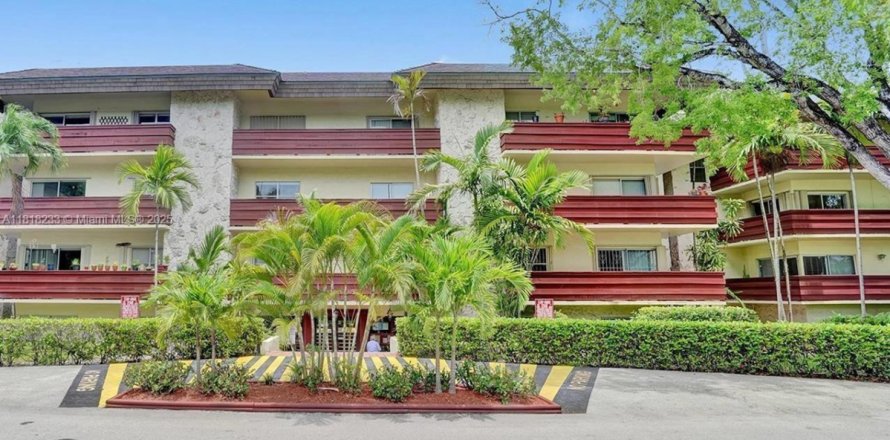 Condo in Coral Gables, Florida, 2 bedrooms  № 1775281