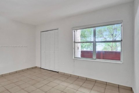 Condo in Coral Gables, Florida, 2 bedrooms  № 1775281 - photo 10