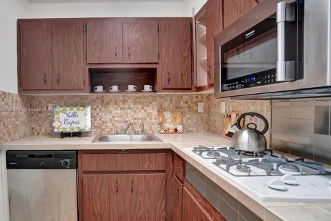 Condo in Coral Gables, Florida, 2 bedrooms  № 1775281 - photo 7