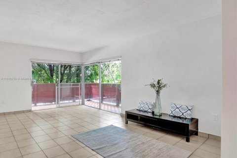 Condo in Coral Gables, Florida, 2 bedrooms  № 1775281 - photo 5