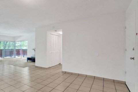 Condo in Coral Gables, Florida, 2 bedrooms  № 1775281 - photo 18
