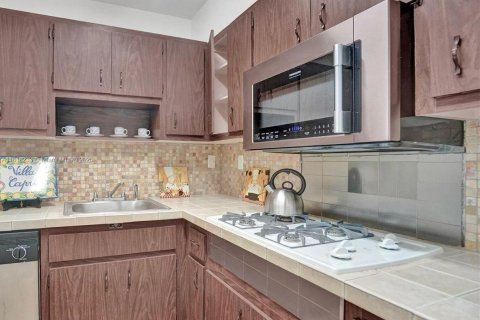 Condo in Coral Gables, Florida, 2 bedrooms  № 1775281 - photo 6