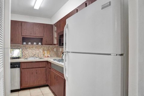 Condo in Coral Gables, Florida, 2 bedrooms  № 1775281 - photo 8
