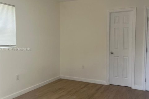 Casa en alquiler en Hollywood, Florida, 3 dormitorios № 1976404 - foto 2