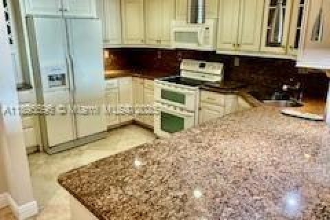 Condo in Miami Beach, Florida, 2 bedrooms  № 2081471 - photo 9