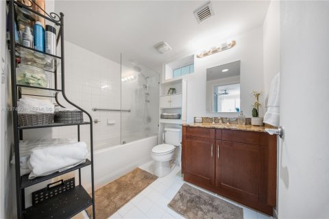 Купить кондоминиум в Майами, Флорида 1 спальня, 64.2м2, № 2041302 - фото 8