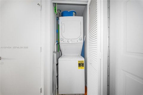 Купить кондоминиум в Майами, Флорида 1 спальня, 64.2м2, № 2041302 - фото 9