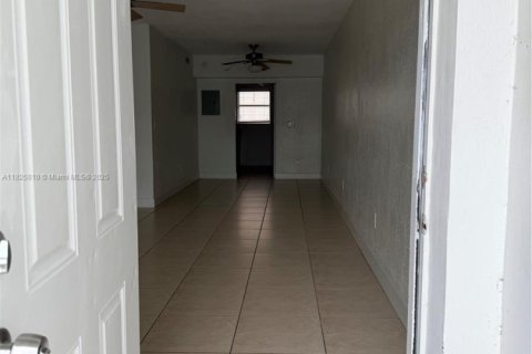 Condo in Bay Harbor Islands, Florida, 2 bedrooms  № 1801138 - photo 5