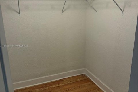 Condo in Bay Harbor Islands, Florida, 2 bedrooms  № 1801138 - photo 14