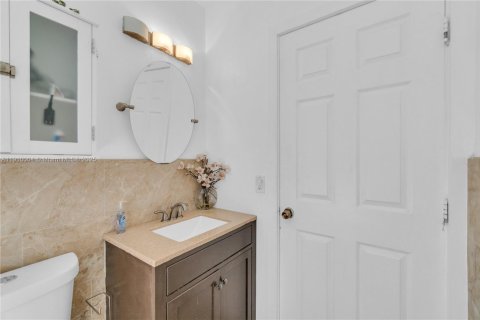 House in Miami, Florida 2 bedrooms № 2013008 - photo 21