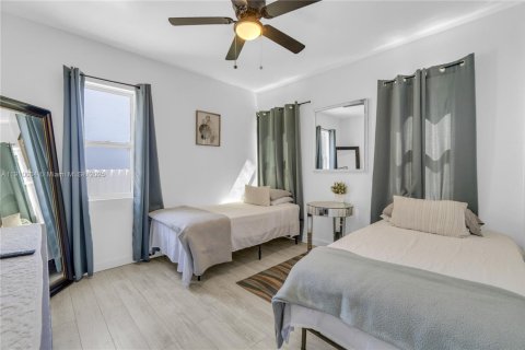 House in Miami, Florida 2 bedrooms № 2013008 - photo 19