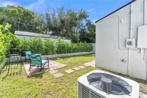 House in Miami, Florida 2 bedrooms № 2013008 - photo 16