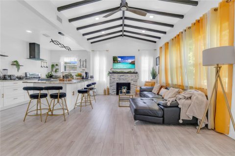 House in Miami, Florida 2 bedrooms № 2013008 - photo 3