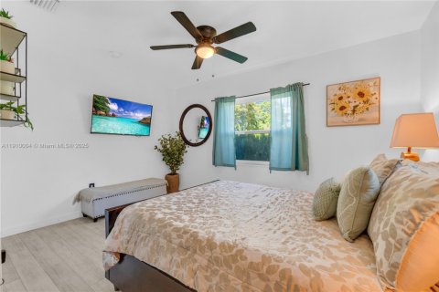 House in Miami, Florida 2 bedrooms № 2013008 - photo 18