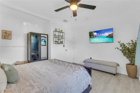 House in Miami, Florida 2 bedrooms № 2013008 - photo 17