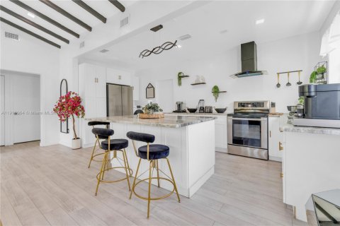 House in Miami, Florida 2 bedrooms № 2013008 - photo 13