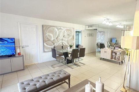 Condo in Aventura, Florida, 2 bedrooms  № 1852339 - photo 3