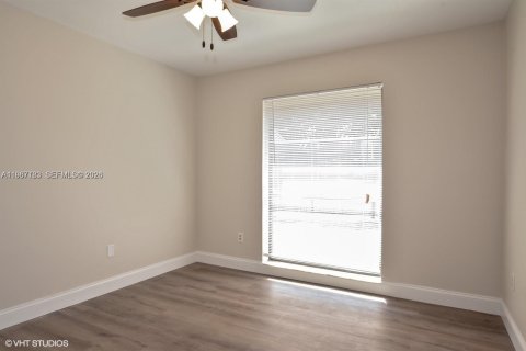 Снять в аренду таунхаус в Бока-Ратон, Флорида 3 спальни, 147.81м2, № 2029662 - фото 13