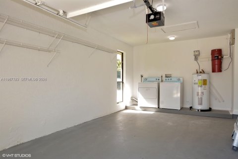 Снять в аренду таунхаус в Бока-Ратон, Флорида 3 спальни, 147.81м2, № 2029662 - фото 19