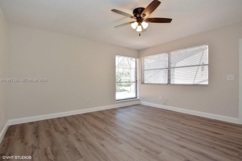 Снять в аренду таунхаус в Бока-Ратон, Флорида 3 спальни, 147.81м2, № 2029662 - фото 10