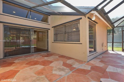 Снять в аренду таунхаус в Бока-Ратон, Флорида 3 спальни, 147.81м2, № 2029662 - фото 17