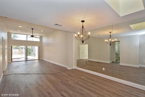 Снять в аренду таунхаус в Бока-Ратон, Флорида 3 спальни, 147.81м2, № 2029662 - фото 4