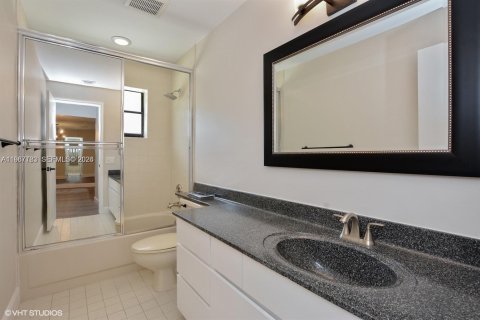 Снять в аренду таунхаус в Бока-Ратон, Флорида 3 спальни, 147.81м2, № 2029662 - фото 15