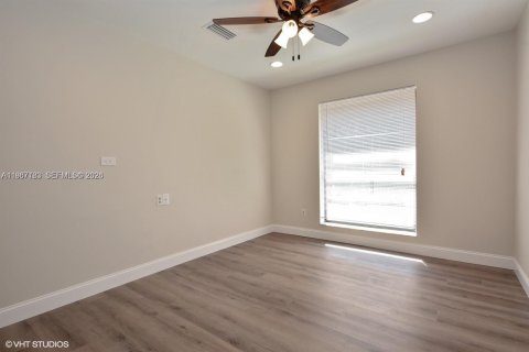 Снять в аренду таунхаус в Бока-Ратон, Флорида 3 спальни, 147.81м2, № 2029662 - фото 14