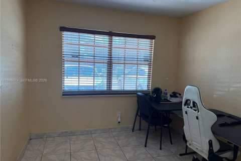 Villa ou maison à vendre à Miami, Floride: 5 chambres, 194.44 m2 № 2064624 - photo 3