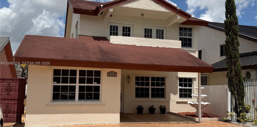 Villa ou maison à Miami, Floride 5 chambres, 194.44 m2 № 2064624