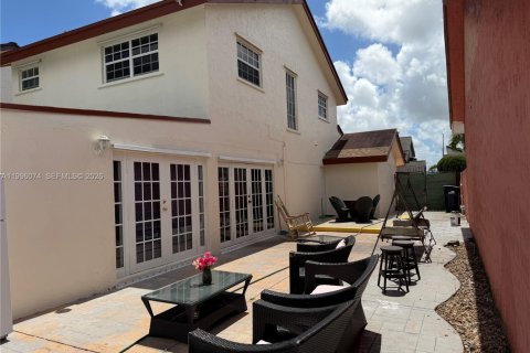 Villa ou maison à vendre à Miami, Floride: 5 chambres, 194.44 m2 № 2064624 - photo 12