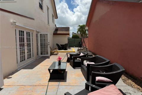 Villa ou maison à vendre à Miami, Floride: 5 chambres, 194.44 m2 № 2064624 - photo 11