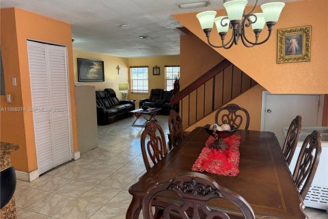 Villa ou maison à vendre à Miami, Floride: 5 chambres, 194.44 m2 № 2064624 - photo 7