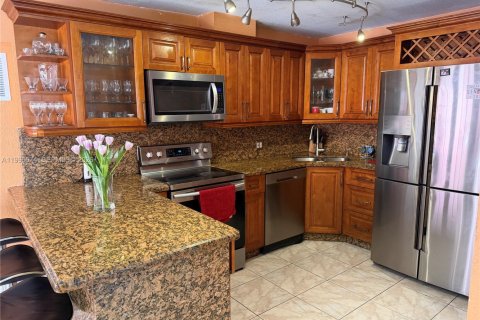 Villa ou maison à vendre à Miami, Floride: 5 chambres, 194.44 m2 № 2064624 - photo 6