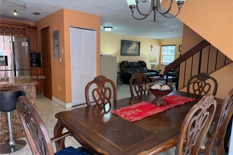 Villa ou maison à vendre à Miami, Floride: 5 chambres, 194.44 m2 № 2064624 - photo 8