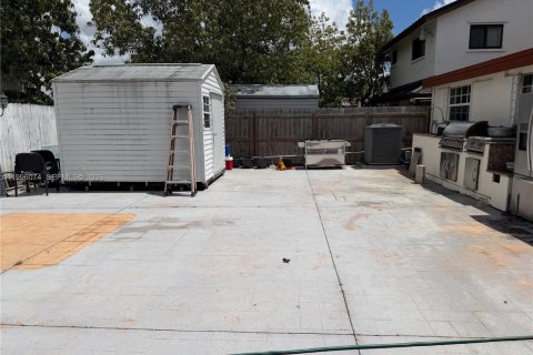 Villa ou maison à vendre à Miami, Floride: 5 chambres, 194.44 m2 № 2064624 - photo 10