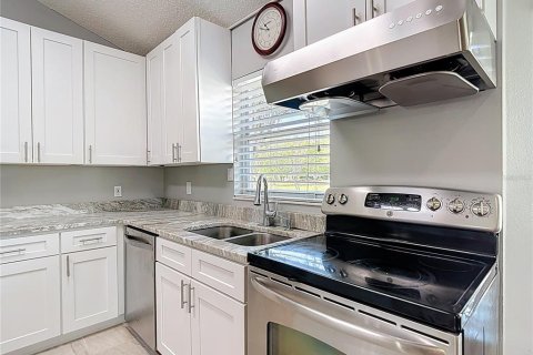 House in Lutz, Florida 3 bedrooms, 162.21 sq.m. № 1662706 - photo 18