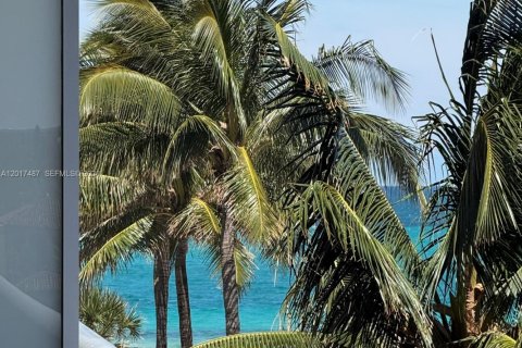 Condominio en Miami Beach, Florida, 2 dormitorios  № 2088343