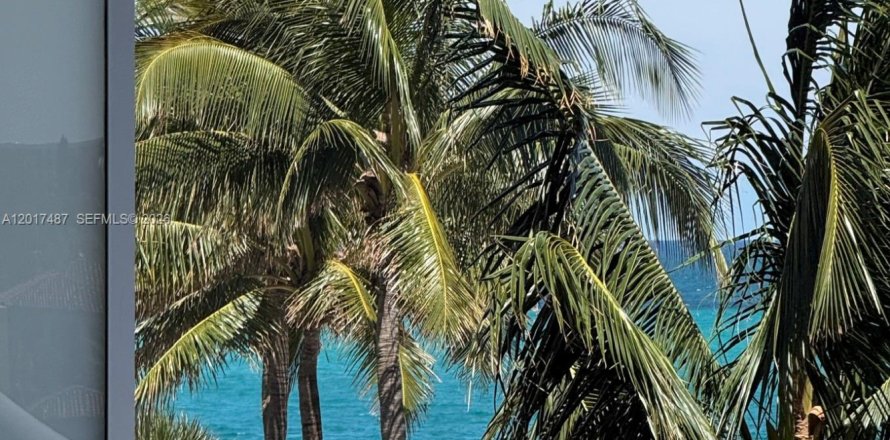 Condominio en Miami Beach, Florida, 2 dormitorios  № 2088343
