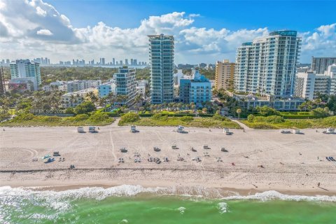 Condominio en alquiler en Miami Beach, Florida, 2 dormitorios, 150.59 m2 № 2088343 - foto 28